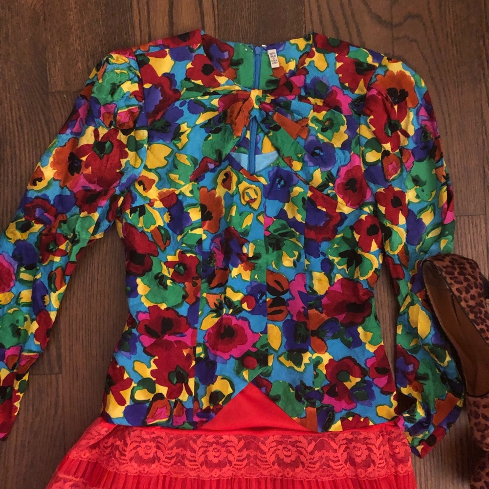 VTG FLORAL SILK TOP 🌺🌸